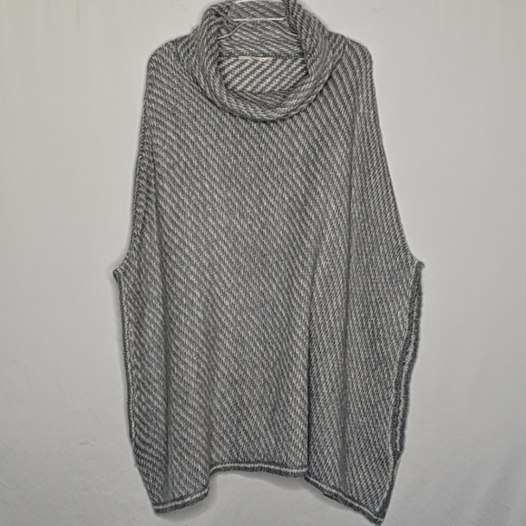 LOVESTITCH Lena Poncho ~ NWOT - Picture 6 of 11